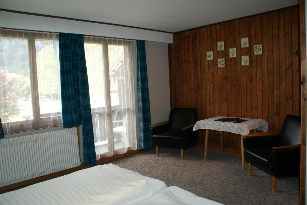 Hotel Pension Spycher Kandersteg Oda fotoğraf